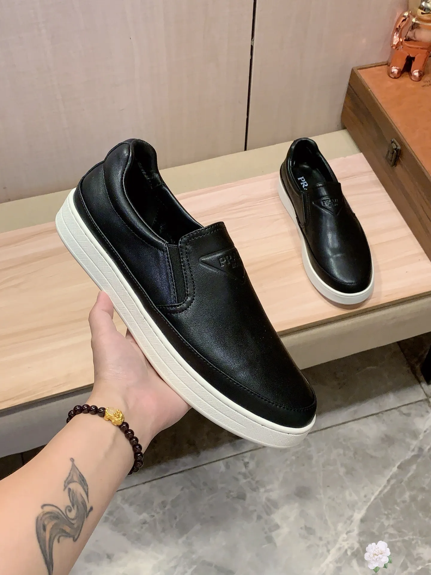 Men's Men's Shoes💰442💰💰🎩🎩[Lightning][Lightning] "PRADA*" The latest and most popular casual shoes, top brand [seduce] luxury ~ purchasing agency, top quality ~. [Strong] The upper is made of imported breathable cowhide with material ➕ breathable sheepskin feet (•) and fine workmanship. The original stylish and stylish soft rubber wear-resistant and non-slip outsole is light and comfortable on the feet. The real thing looks better when photographed. b66: code: 38-44, 4️⃣ colors selected